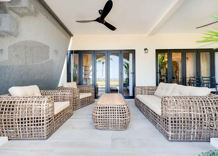 Playa Potrero Beachfront Ocean Views, Pool & Bbq Holiday home *