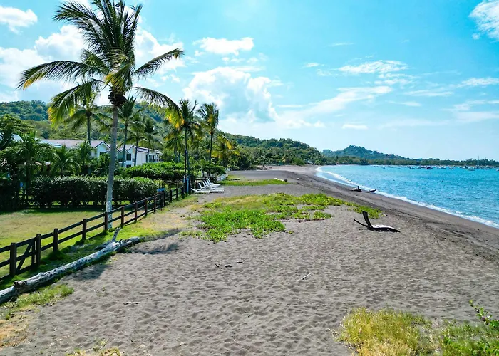 Holiday home Playa Potrero Beachfront Ocean Views, Pool & Bbq Santa Cruz (Guanacaste)